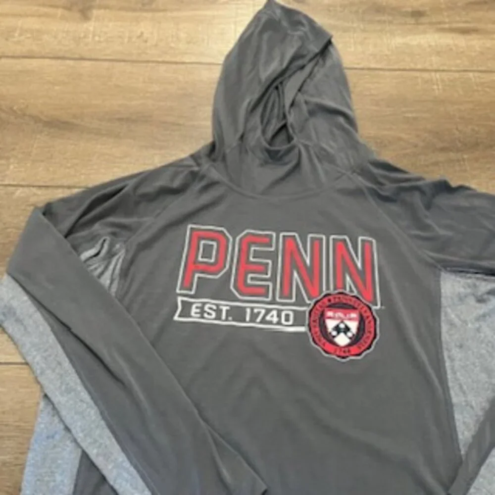University Of Pennsylvania‎ Under Armour Women’s Sz Large Hoodie Heat Gear
